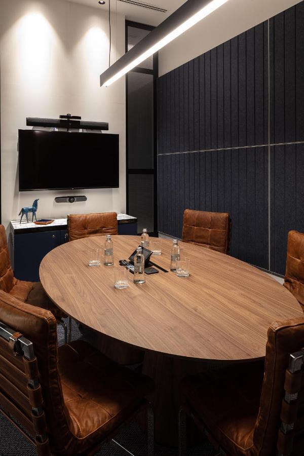 Next Hotel Melbourne, Curio Collection By Hilton Exterior foto A meeting room at the headquarters of the International Telecommunication Union